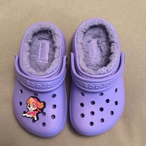 CROCS Lavender Fleece-Lined Clogs with Character Charm